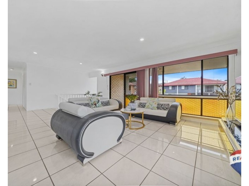 27 Gaillardia St, Macgregor QLD 4109