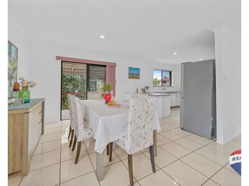 27 Gaillardia St, Macgregor QLD 4109