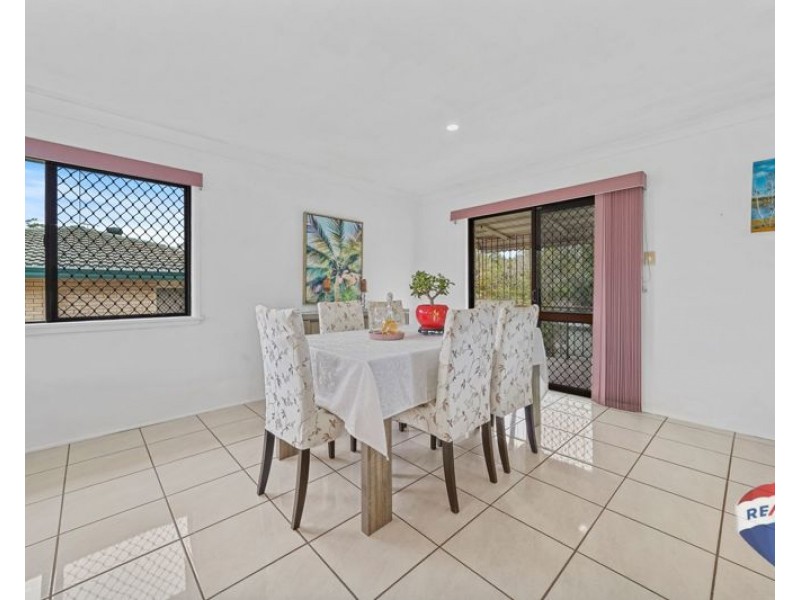 27 Gaillardia St, Macgregor QLD 4109