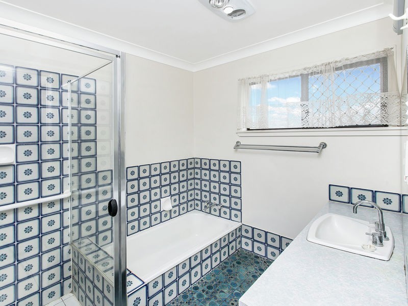 27 Gaillardia St, Macgregor QLD 4109