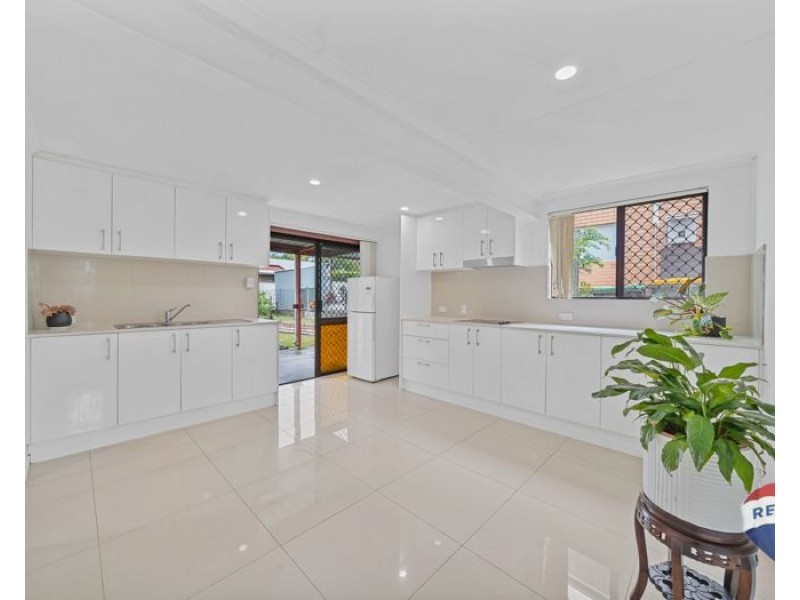 27 Gaillardia St, Macgregor QLD 4109