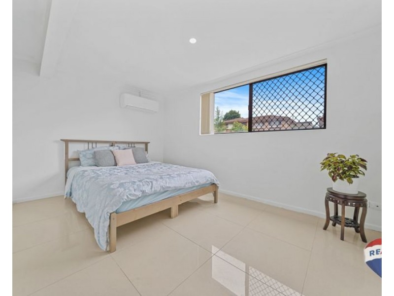 27 Gaillardia St, Macgregor QLD 4109