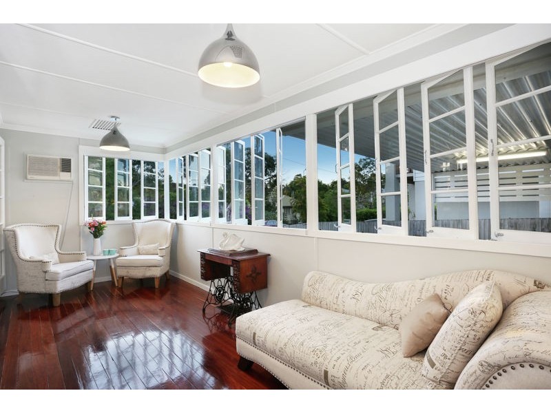 1 Merlin Street, Tennyson QLD 4105