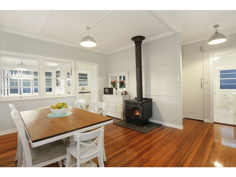 1 Merlin Street, Tennyson QLD 4105