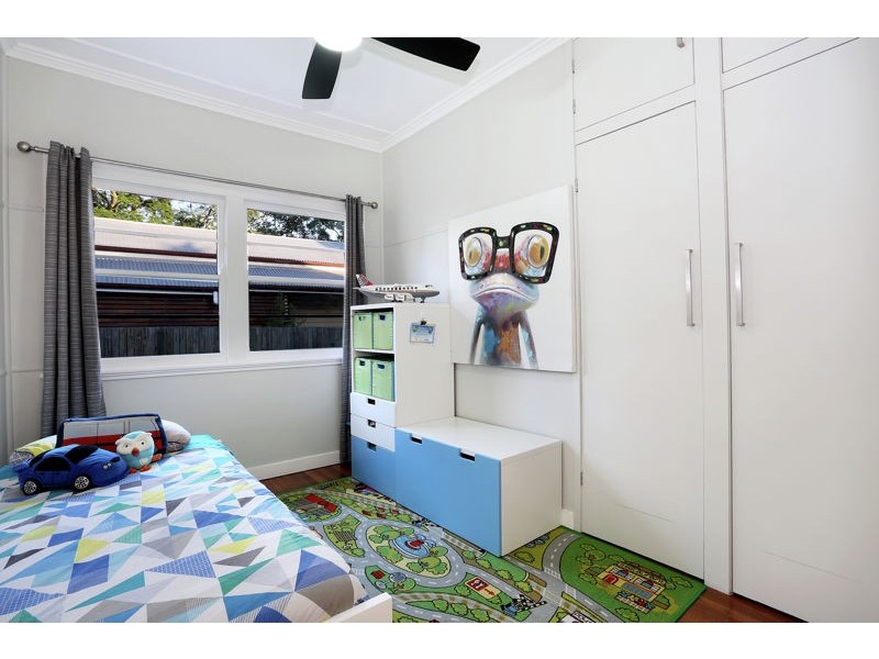 1 Merlin Street, Tennyson QLD 4105