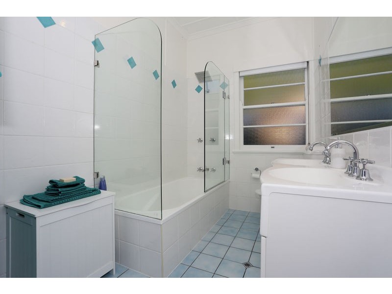 1 Merlin Street, Tennyson QLD 4105