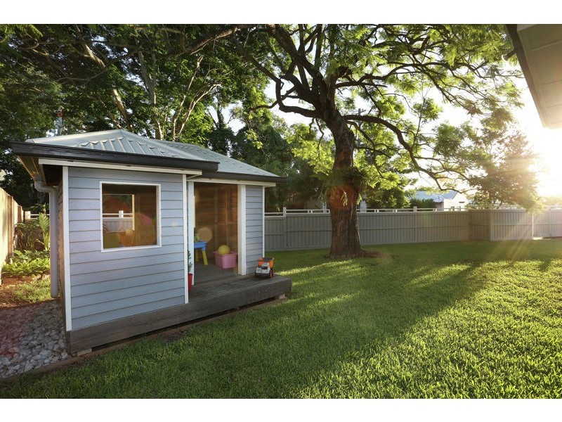 1 Merlin Street, Tennyson QLD 4105