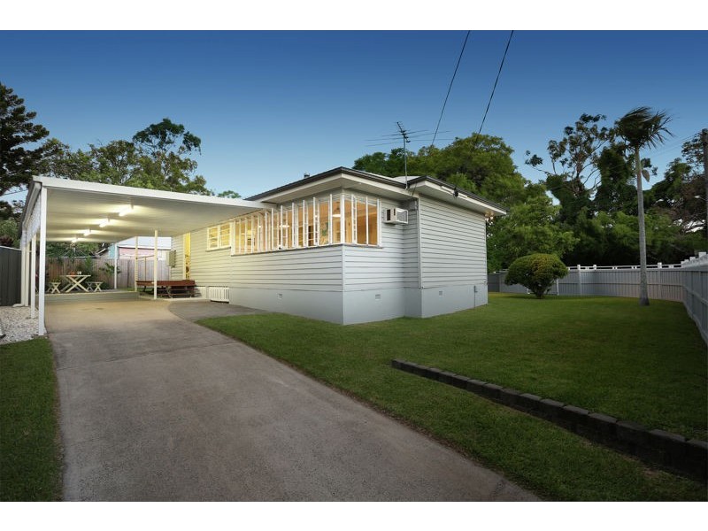 1 Merlin Street, Tennyson QLD 4105