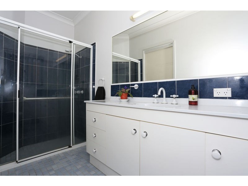 68 Blue Grass Crescent, Eight Mile Plains QLD 4113