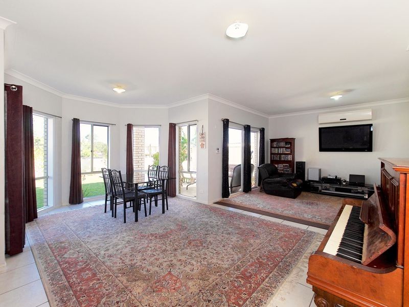 15 Lambert Dr, Calamvale QLD 4116