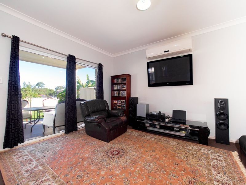 15 Lambert Dr, Calamvale QLD 4116