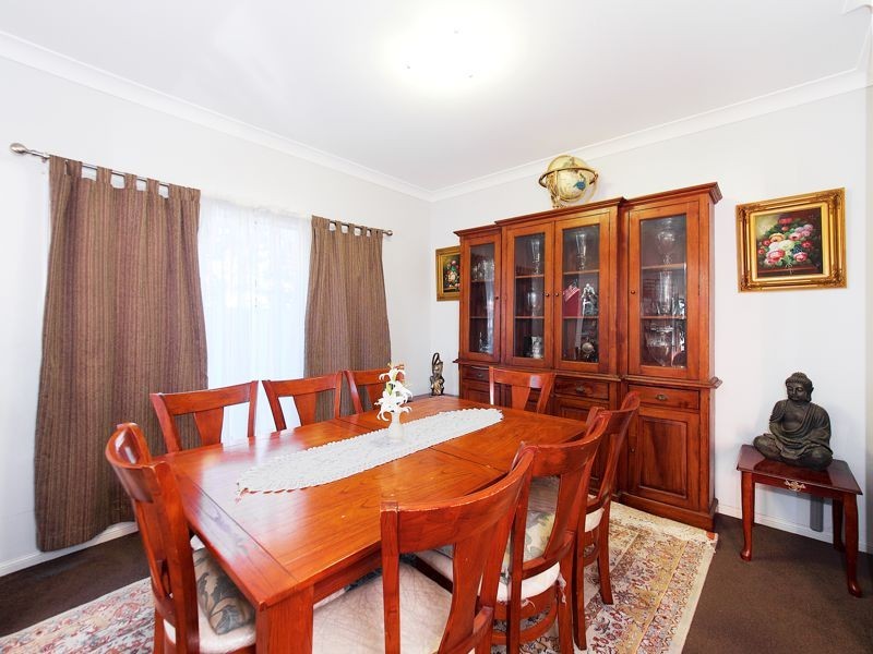 15 Lambert Dr, Calamvale QLD 4116