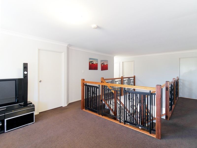 15 Lambert Dr, Calamvale QLD 4116