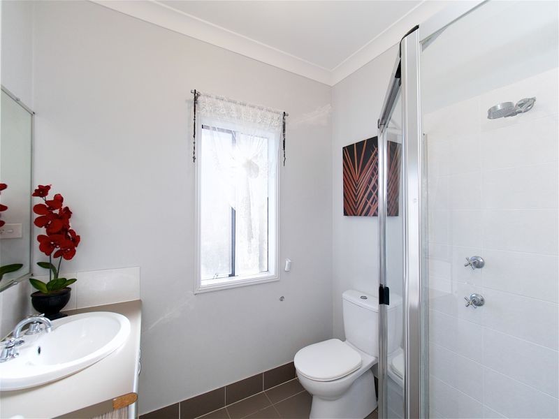 15 Lambert Dr, Calamvale QLD 4116
