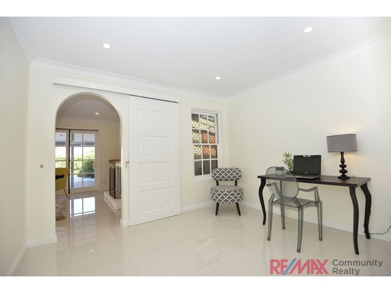 19 Orpheus St, Robertson QLD 4109