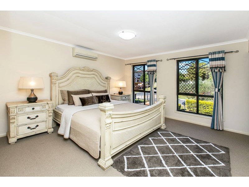 1 Crown Pl, Carindale QLD 4152