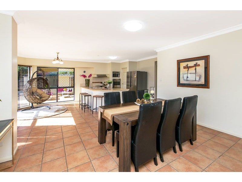 1 Crown Pl, Carindale QLD 4152