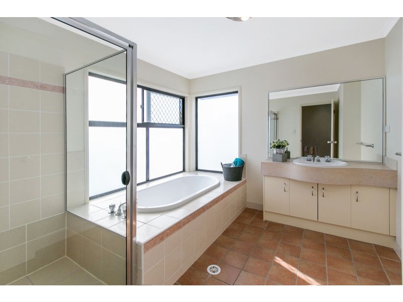 1 Crown Pl, Carindale QLD 4152