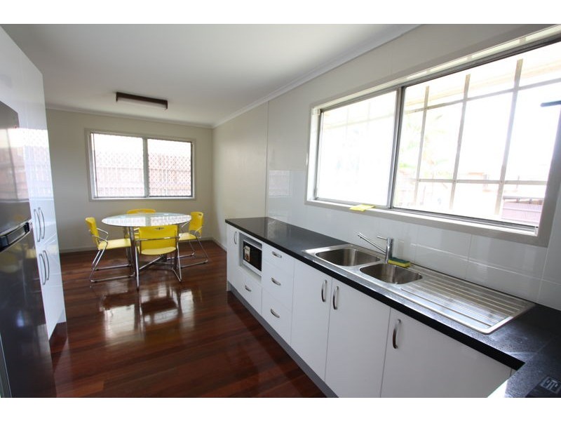 Room/21 Longridge Street, Macgregor QLD 4109