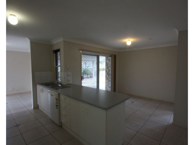 2 Riley Street, Calamvale QLD 4116