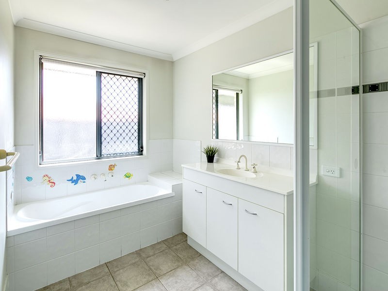 10 Wavecrest Place, Calamvale QLD 4116