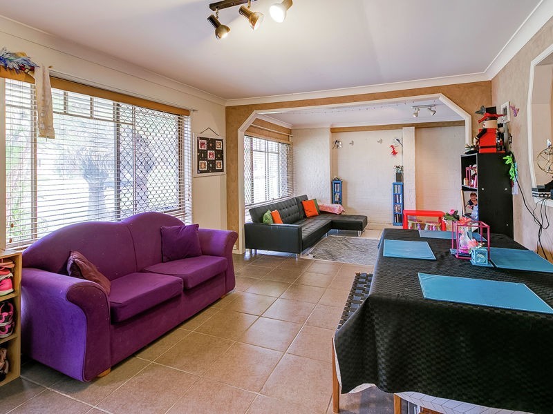 9 Tannadice Court, Regents Park QLD 4118