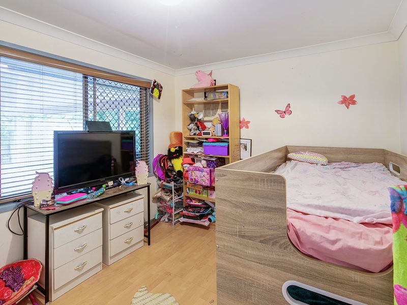 9 Tannadice Court, Regents Park QLD 4118