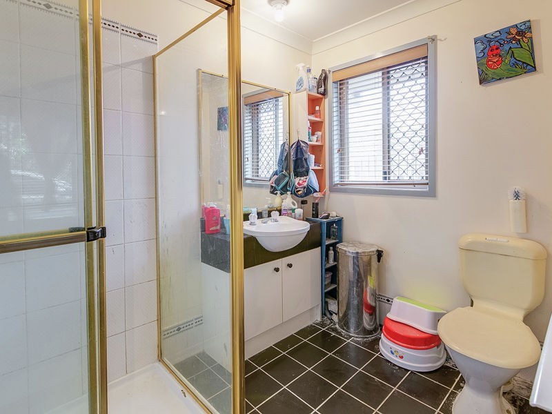 9 Tannadice Court, Regents Park QLD 4118