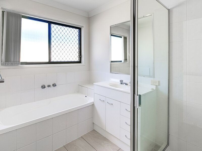 2 Starshine Street, Meadowbrook QLD 4131