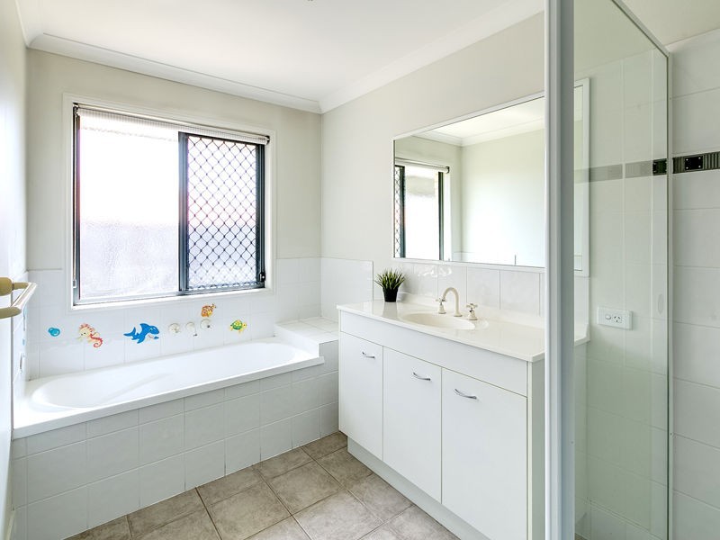 10 Wavecrest Place, Calamvale QLD 4116