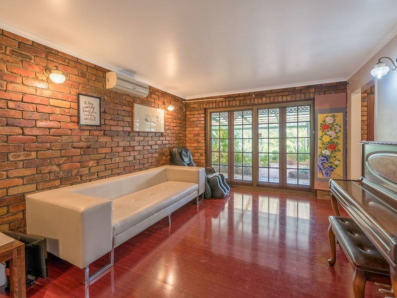 19 Henderson Street, Redbank QLD 4301