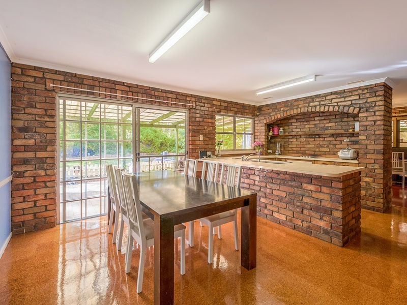 19 Henderson Street, Redbank QLD 4301