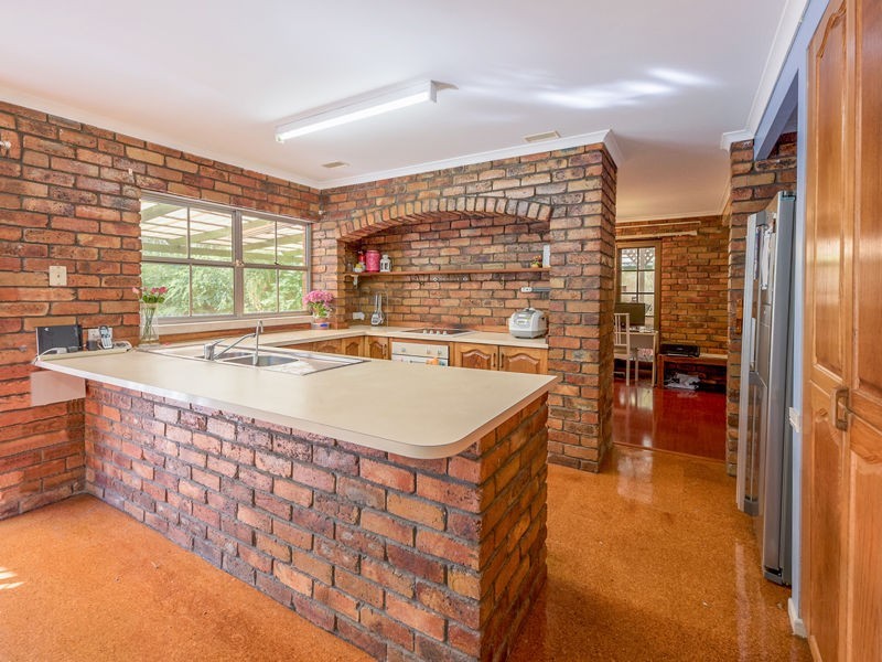 19 Henderson Street, Redbank QLD 4301