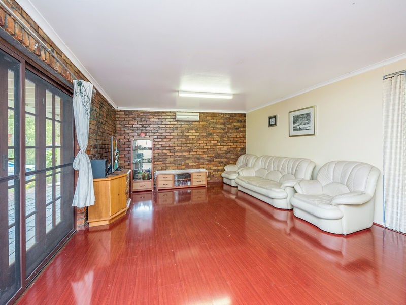 19 Henderson Street, Redbank QLD 4301