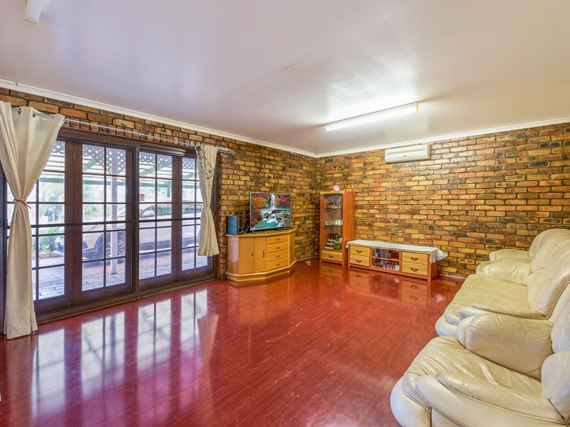 19 Henderson Street, Redbank QLD 4301