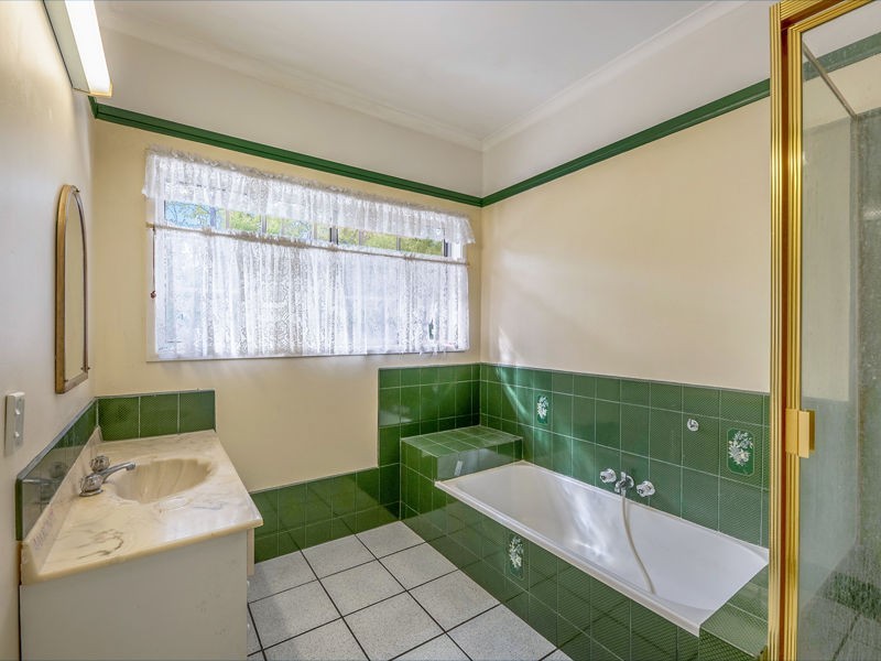 19 Henderson Street, Redbank QLD 4301