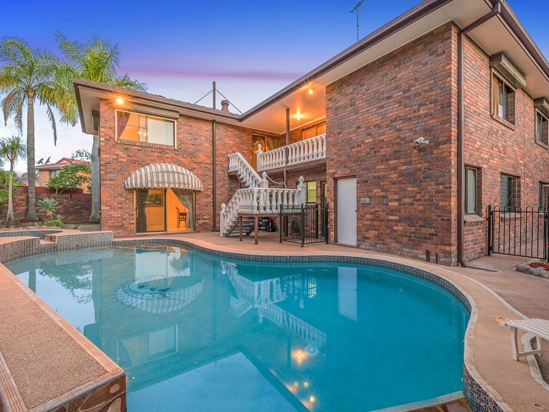 15 Carnoustie Street, Macgregor QLD 4109