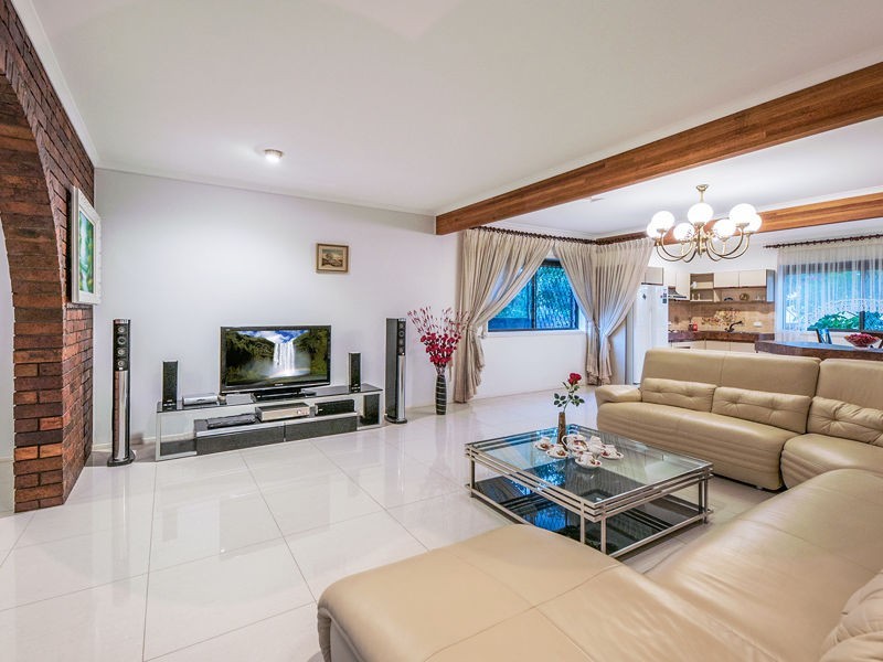 15 Carnoustie Street, Macgregor QLD 4109