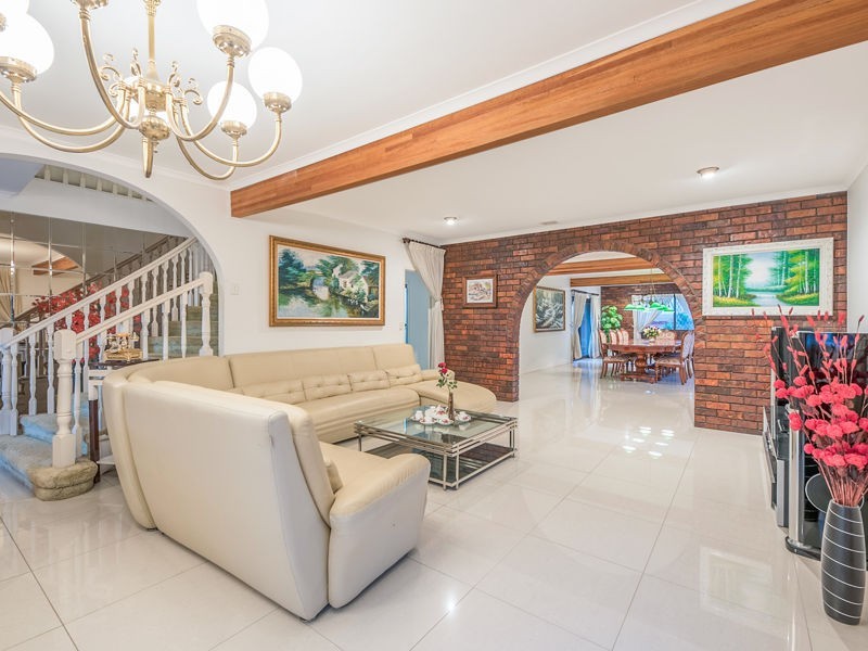 15 Carnoustie Street, Macgregor QLD 4109