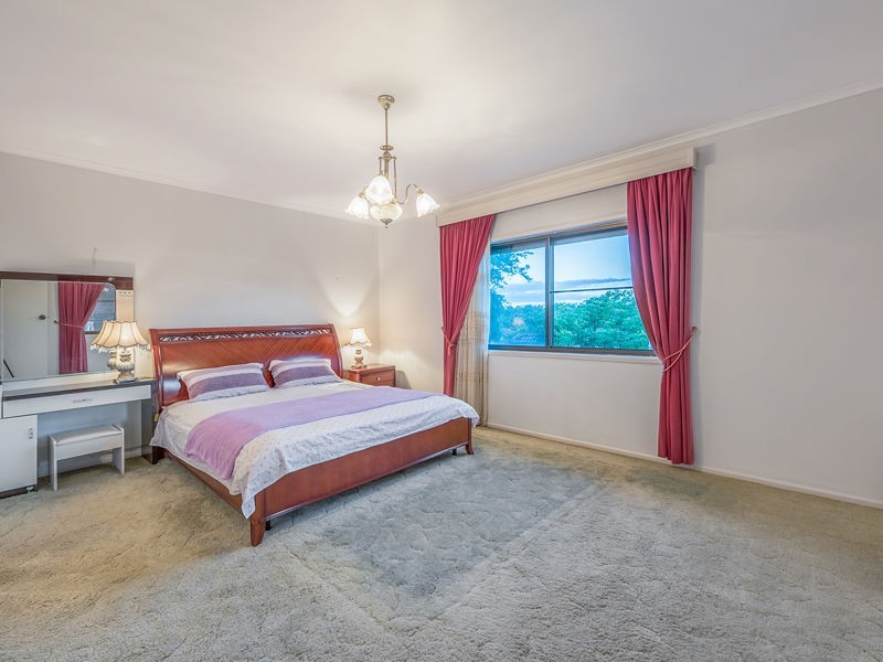 15 Carnoustie Street, Macgregor QLD 4109