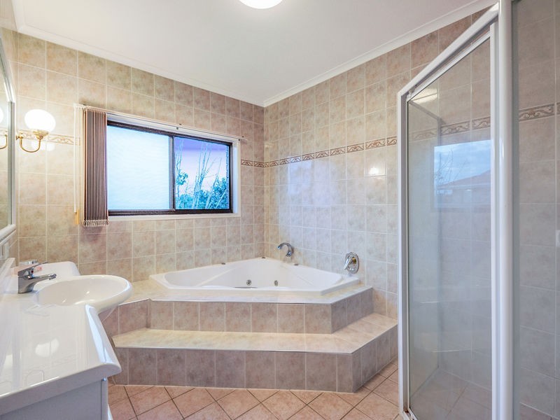 15 Carnoustie Street, Macgregor QLD 4109
