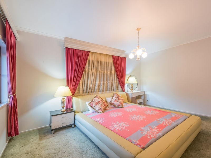15 Carnoustie Street, Macgregor QLD 4109