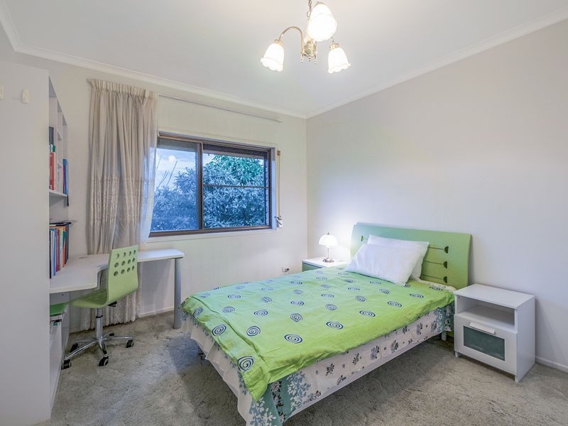 15 Carnoustie Street, Macgregor QLD 4109