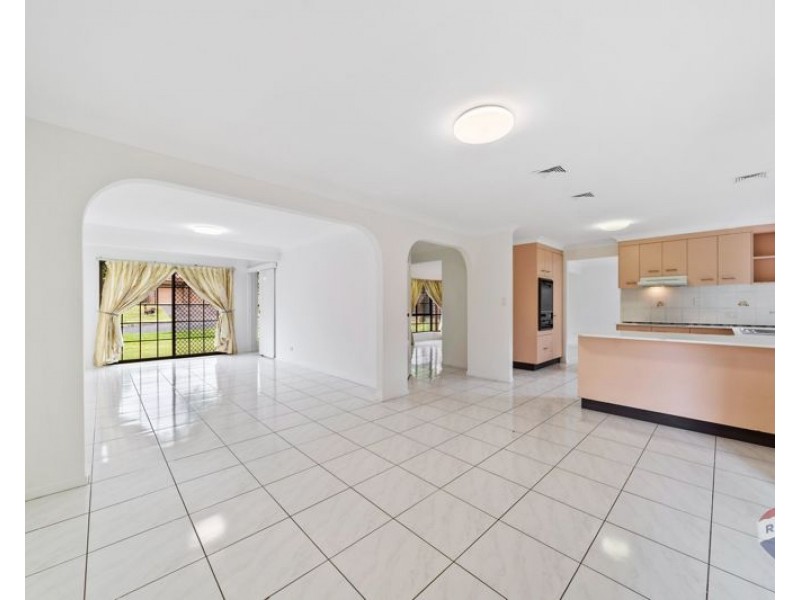 15 Roosevelt Drive, Stretton QLD 4116