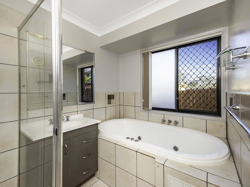 5 Raymond Road, Eight Mile Plains QLD 4113