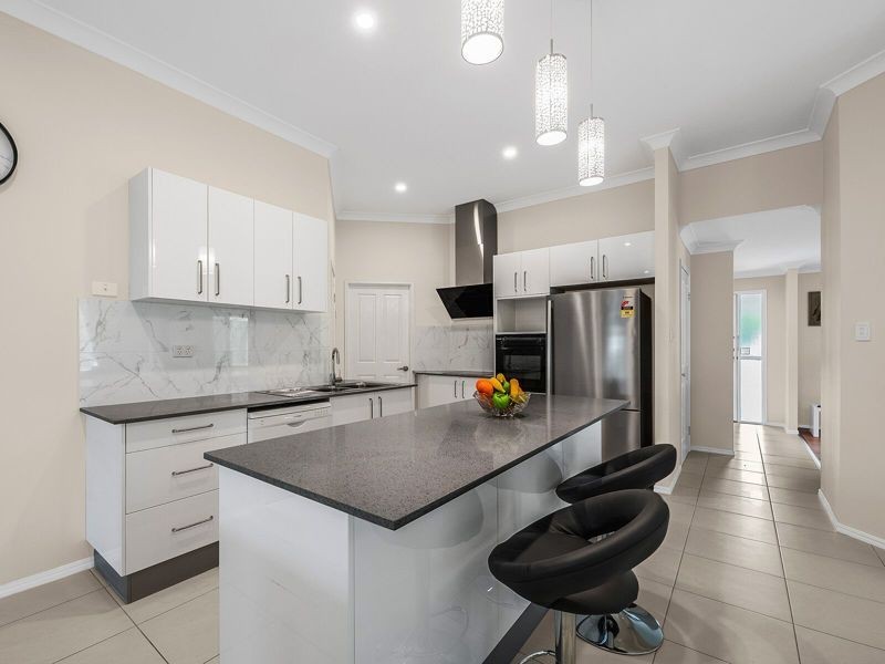 6 Federation Drive, Hillcrest QLD 4118