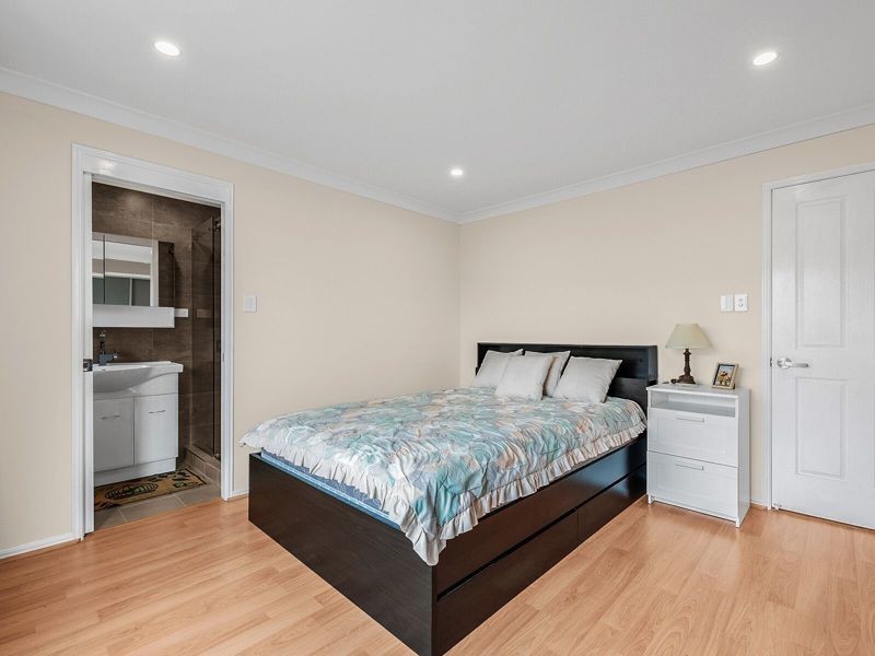 6 Federation Drive, Hillcrest QLD 4118