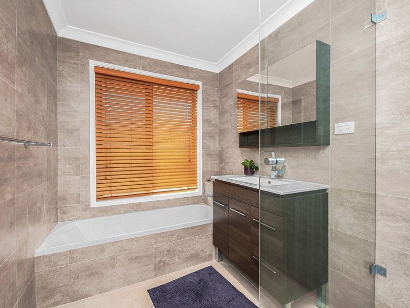 6 Federation Drive, Hillcrest QLD 4118