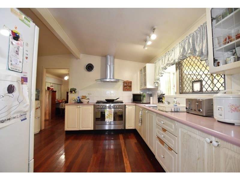 57 Weedon Street West, Mansfield QLD 4122