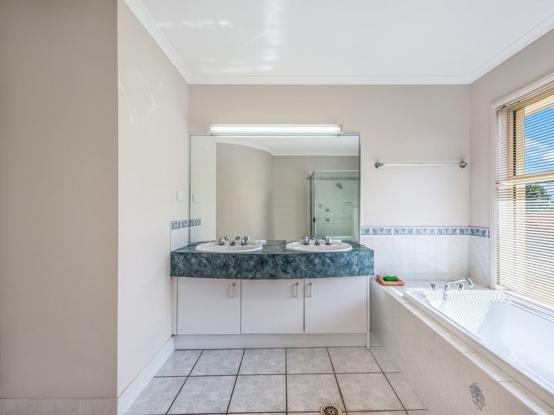 25 Kensington Way, Sunnybank Hills QLD 4109